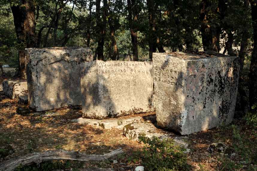 Prahistorijski tumulus i nekropola sa stećcima Grebnice – Bunčići u selu Radmilovića Dubrava, povijesno područje